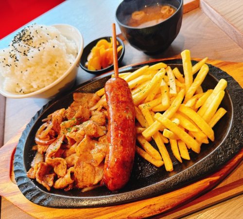 W鉄板豚バカ＆肉汁たっぷりフランク定食